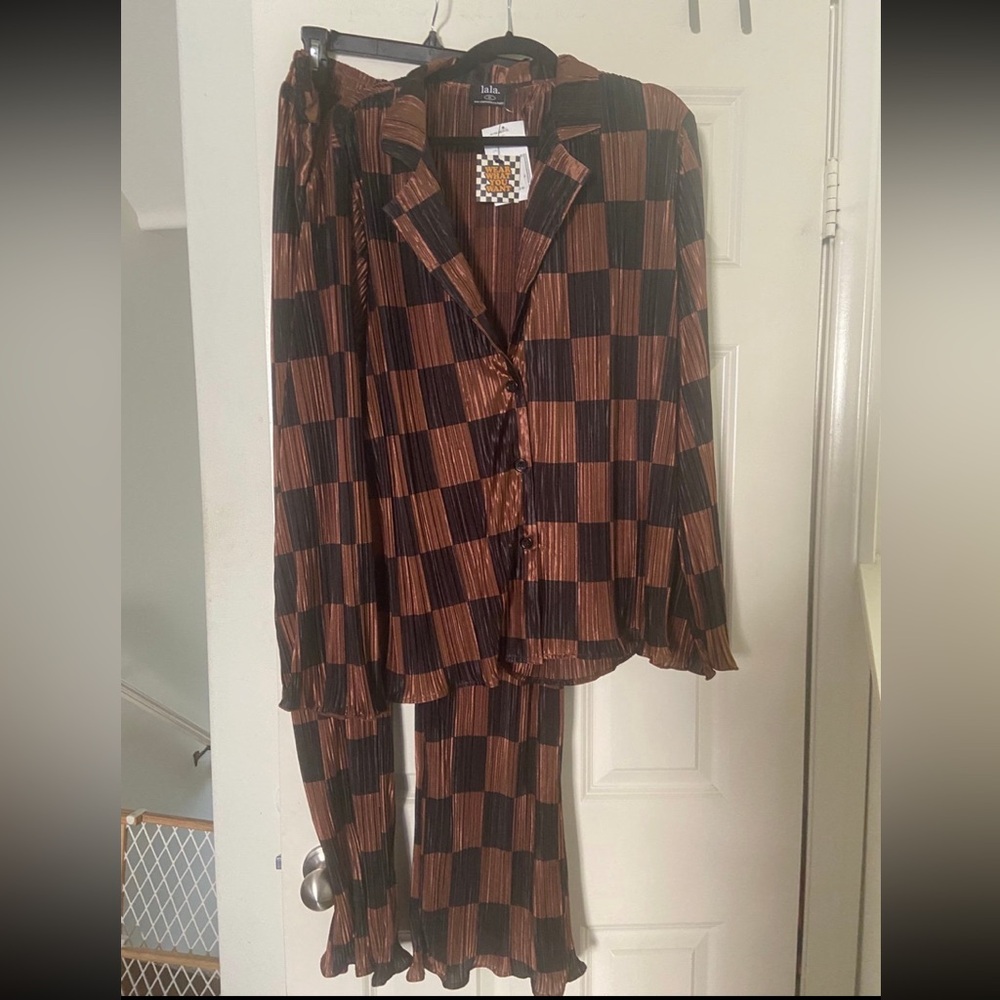 Dressed in LALA plisse checkered set - Picture 4 of 6